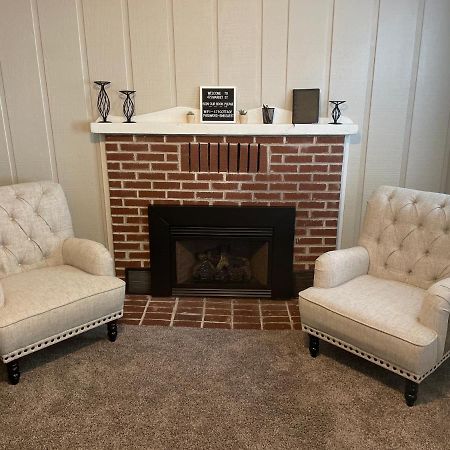 Downtown 2 Bedroom Cottage, Sleeps 6, Walking Distance To Honeywell, Downtown Restaurants, Shopping Wabash Exterior photo