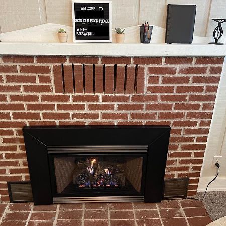 Downtown 2 Bedroom Cottage, Sleeps 6, Walking Distance To Honeywell, Downtown Restaurants, Shopping Wabash Exterior photo