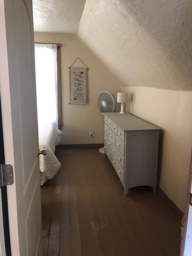 Downtown 2 Bedroom Cottage, Sleeps 6, Walking Distance To Honeywell, Downtown Restaurants, Shopping Wabash Exterior photo
