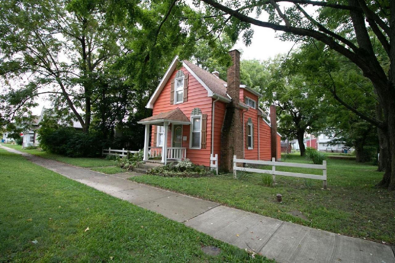 Downtown 2 Bedroom Cottage, Sleeps 6, Walking Distance To Honeywell, Downtown Restaurants, Shopping Wabash Exterior photo