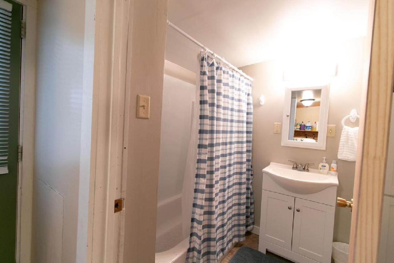 Downtown 2 Bedroom Cottage, Sleeps 6, Walking Distance To Honeywell, Downtown Restaurants, Shopping Wabash Exterior photo