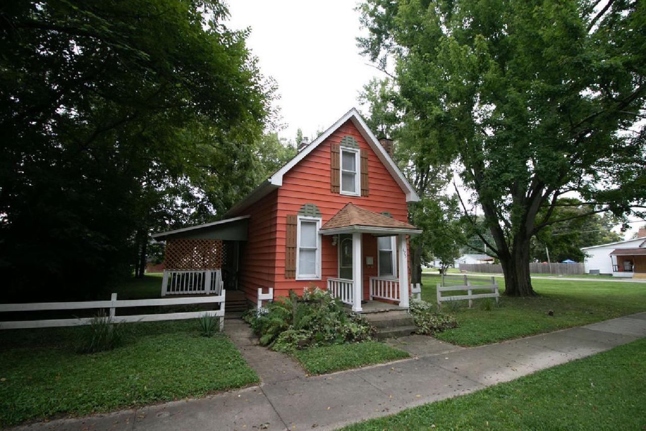 Downtown 2 Bedroom Cottage, Sleeps 6, Walking Distance To Honeywell, Downtown Restaurants, Shopping Wabash Exterior photo