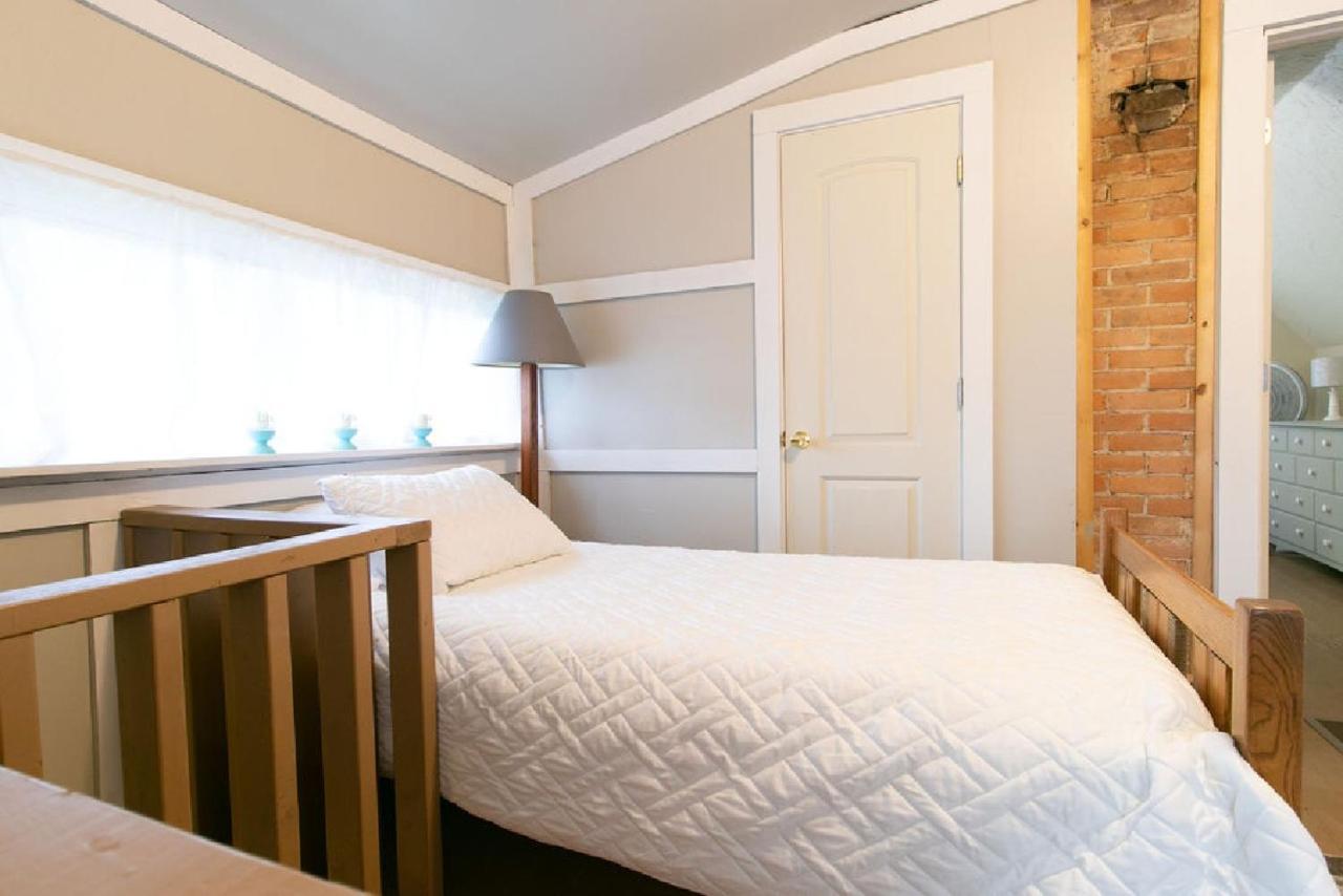 Downtown 2 Bedroom Cottage, Sleeps 6, Walking Distance To Honeywell, Downtown Restaurants, Shopping Wabash Exterior photo