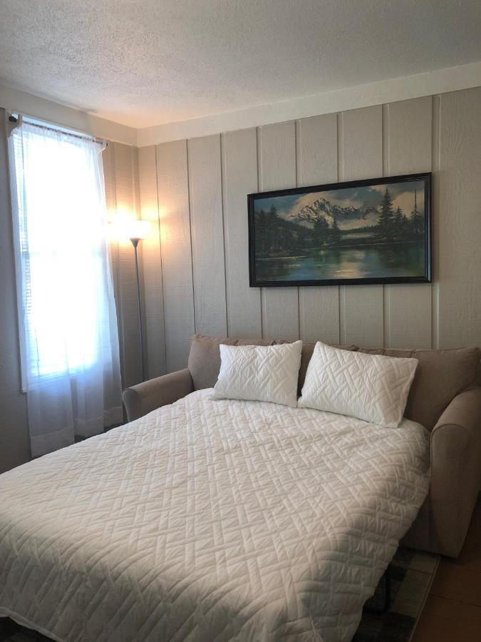 Downtown 2 Bedroom Cottage, Sleeps 6, Walking Distance To Honeywell, Downtown Restaurants, Shopping Wabash Exterior photo