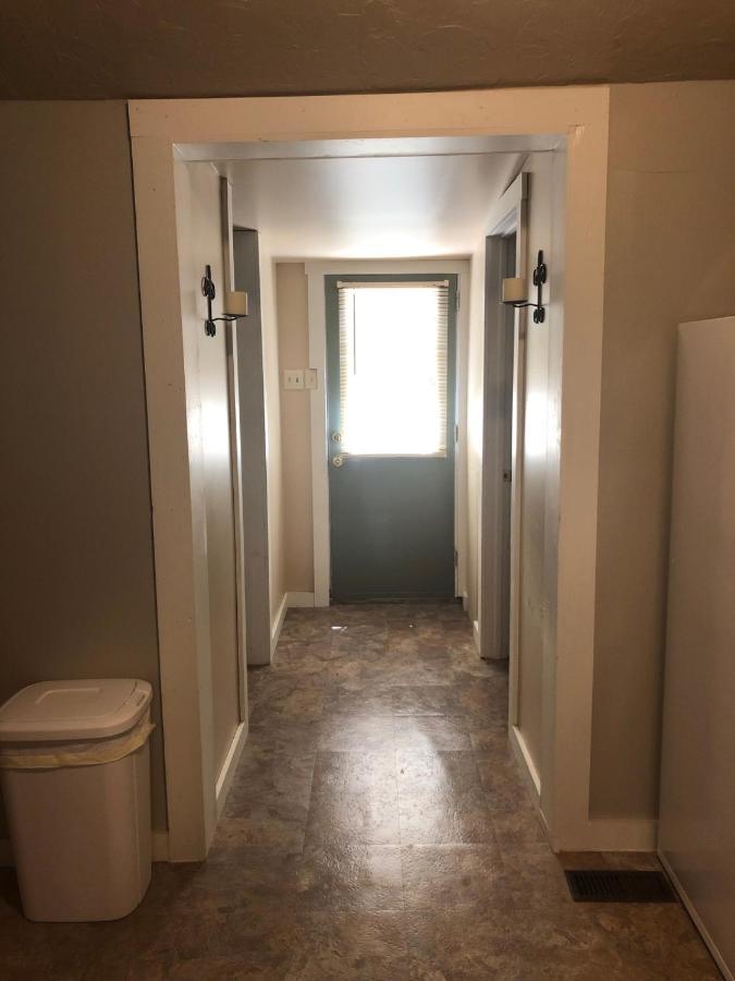 Downtown 2 Bedroom Cottage, Sleeps 6, Walking Distance To Honeywell, Downtown Restaurants, Shopping Wabash Exterior photo