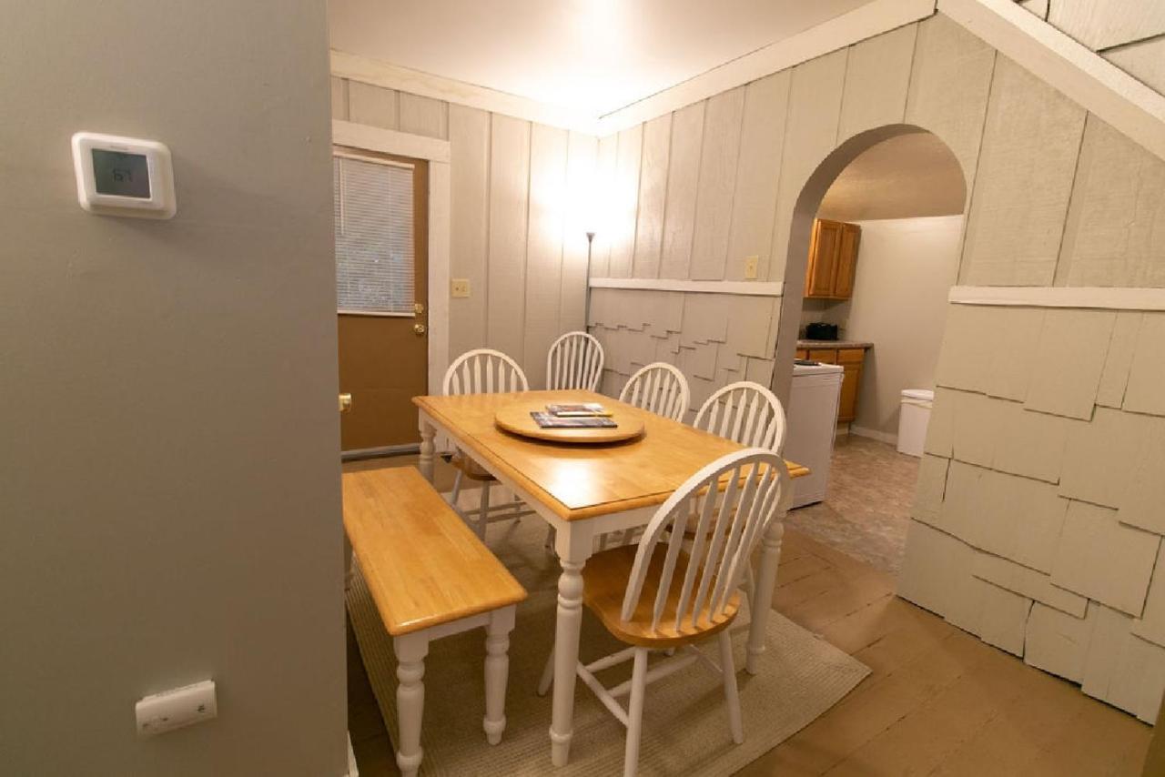 Downtown 2 Bedroom Cottage, Sleeps 6, Walking Distance To Honeywell, Downtown Restaurants, Shopping Wabash Exterior photo