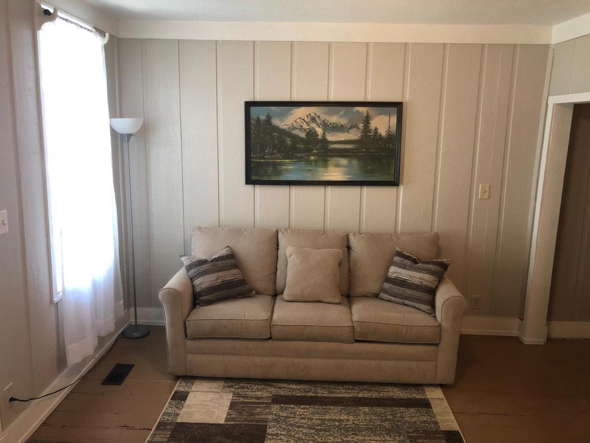Downtown 2 Bedroom Cottage, Sleeps 6, Walking Distance To Honeywell, Downtown Restaurants, Shopping Wabash Exterior photo