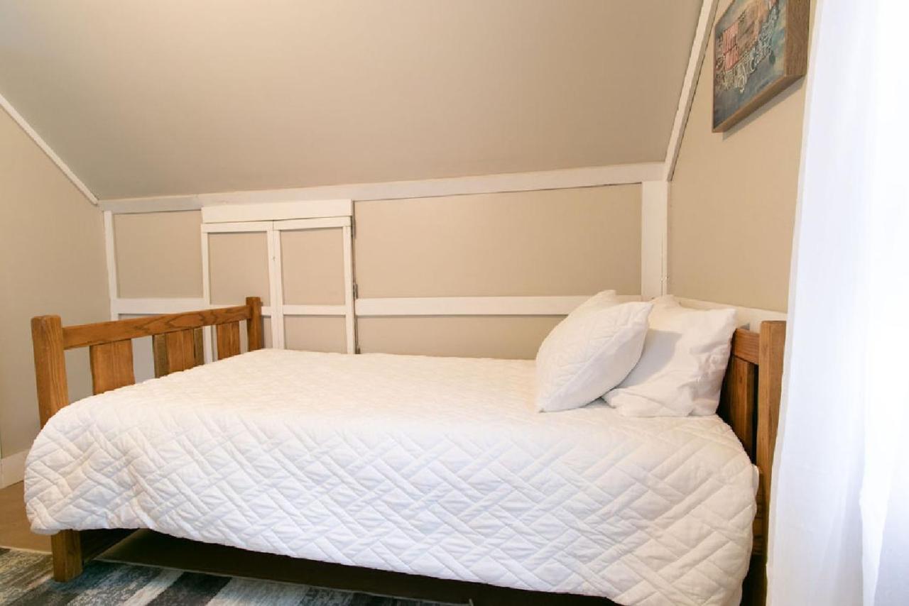 Downtown 2 Bedroom Cottage, Sleeps 6, Walking Distance To Honeywell, Downtown Restaurants, Shopping Wabash Exterior photo