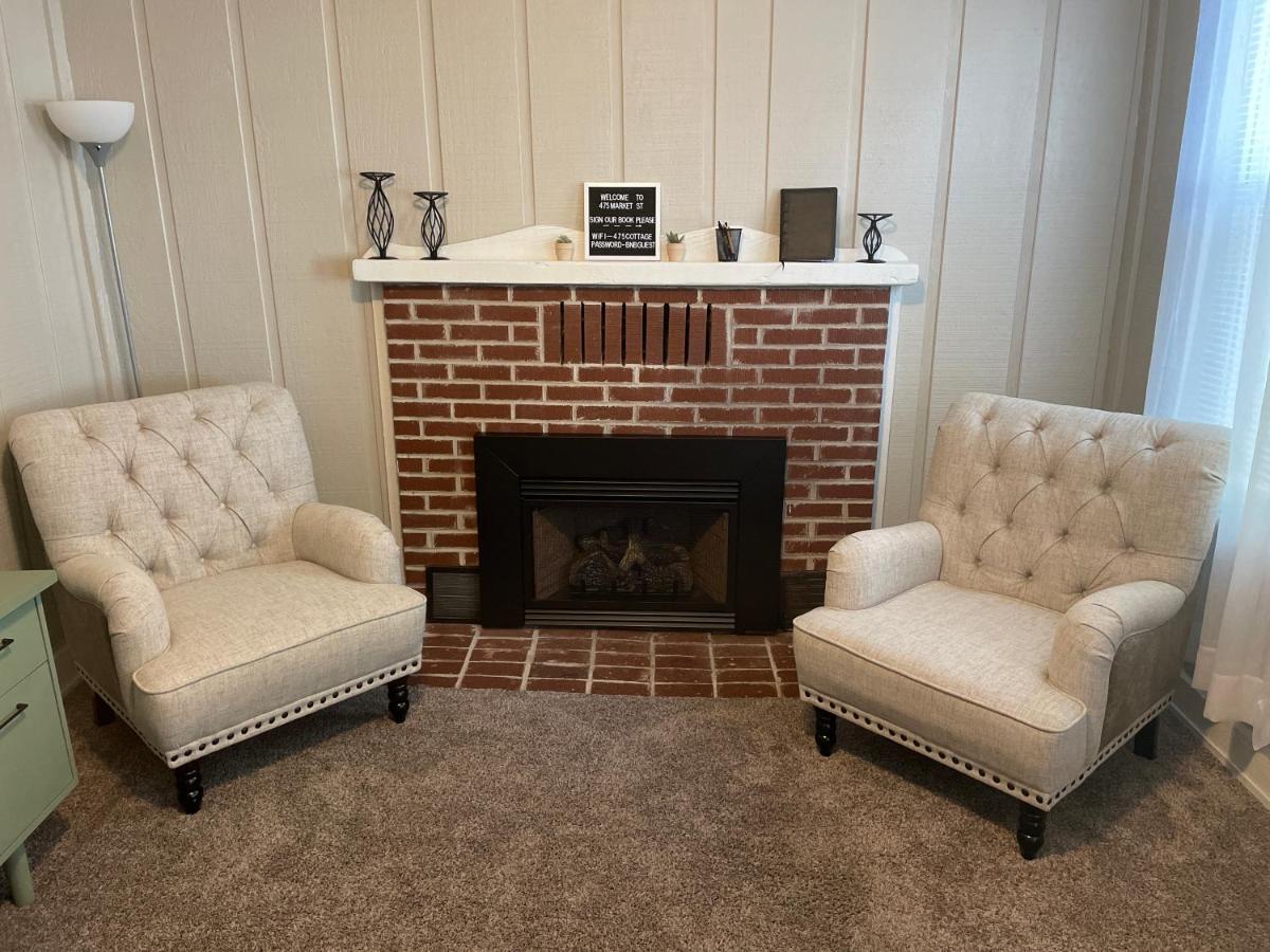 Downtown 2 Bedroom Cottage, Sleeps 6, Walking Distance To Honeywell, Downtown Restaurants, Shopping Wabash Exterior photo