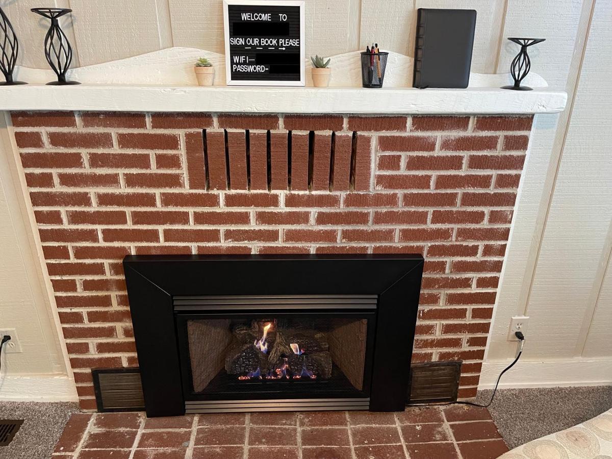 Downtown 2 Bedroom Cottage, Sleeps 6, Walking Distance To Honeywell, Downtown Restaurants, Shopping Wabash Exterior photo